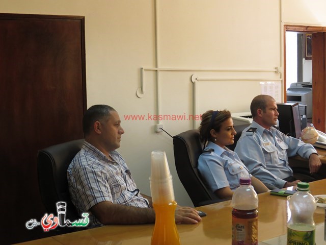 كفرقاسم : رئيس البلدية وجلسة طارئة مع قيادات الشرطة بعد تسلل بعض قطعان المستوطنين الى البلده ليلا 